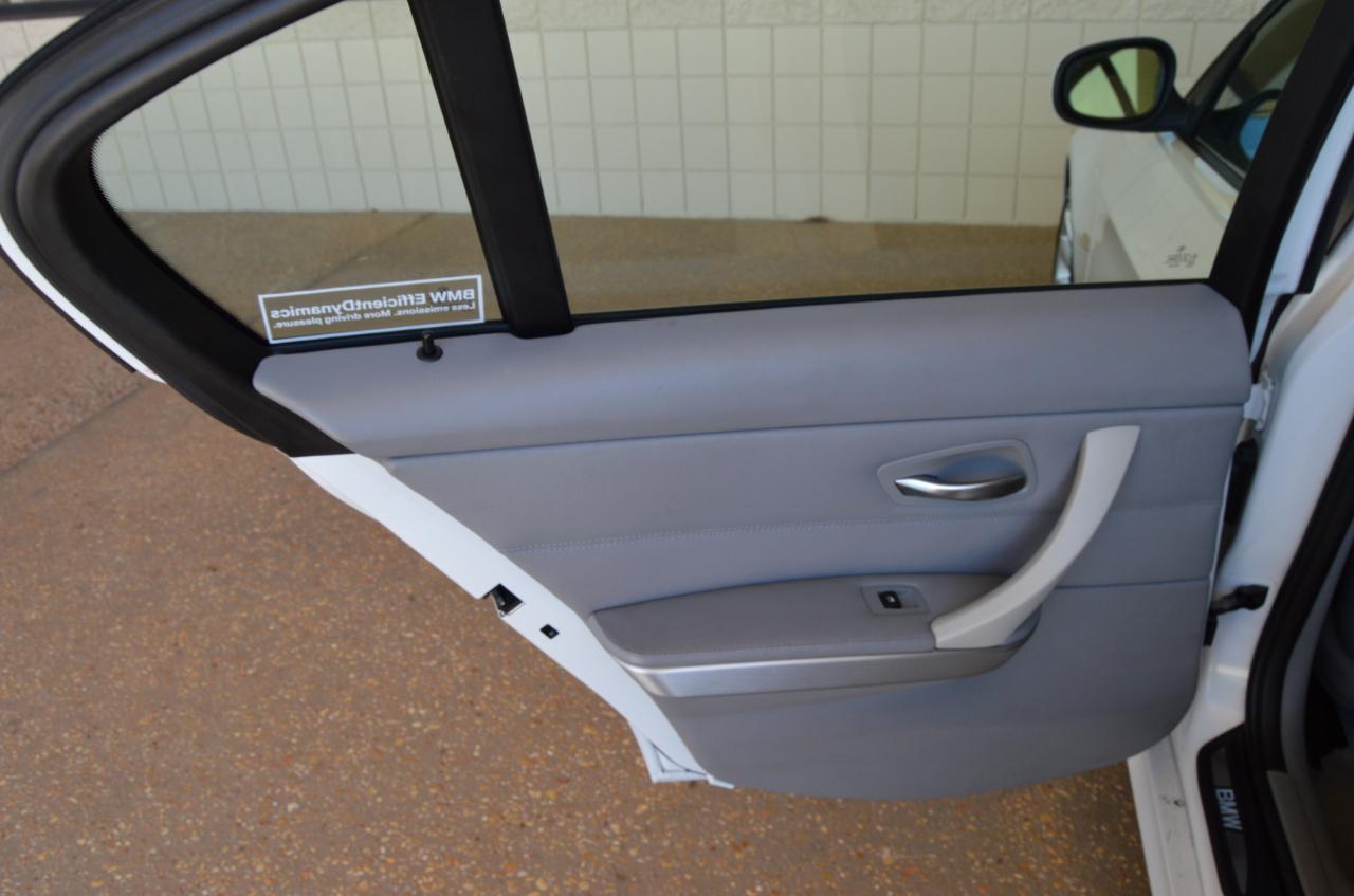 BMW 3-Series 328i 4D Sedan 2011
