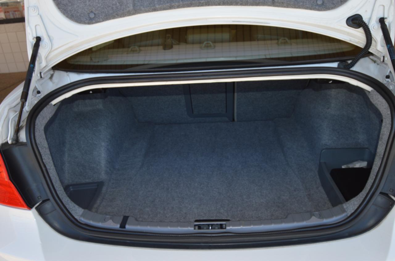 BMW 3-Series 328i 4D Sedan 2011