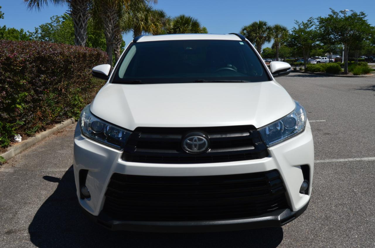 Toyota Highlander SE FWD V6 2017