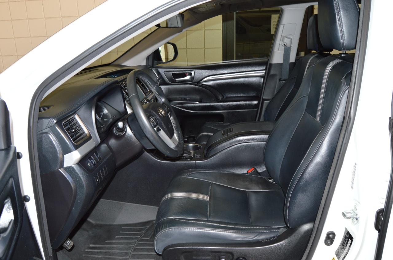 Toyota Highlander SE FWD V6 2017