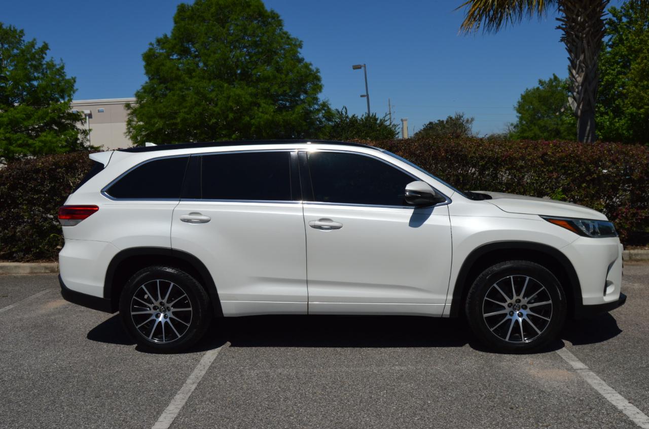 Toyota Highlander SE FWD V6 2017