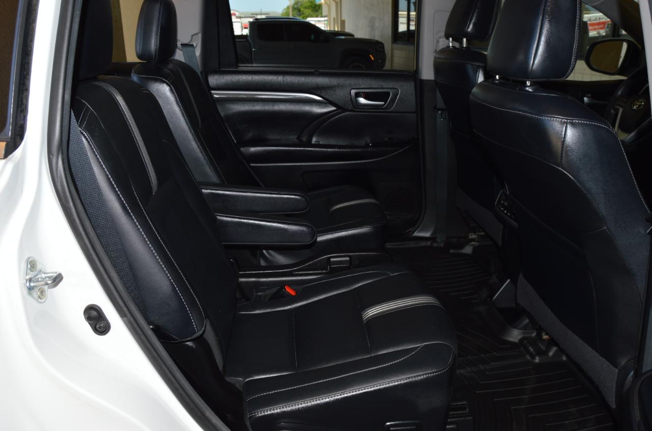 Toyota Highlander SE FWD V6 2017