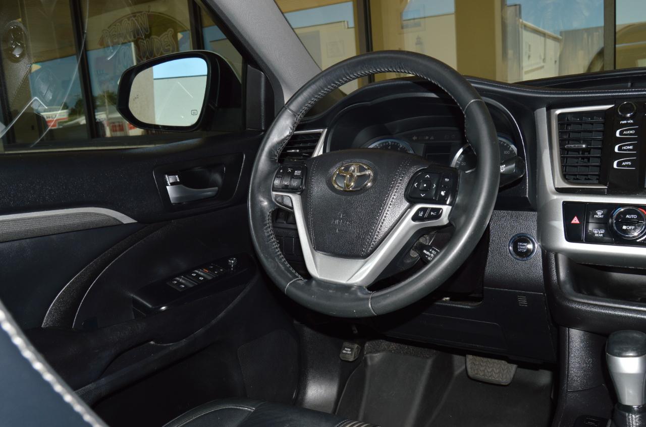 Toyota Highlander SE FWD V6 2017