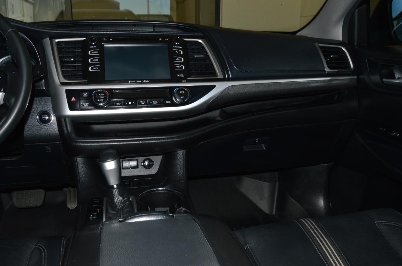Toyota Highlander SE FWD V6 2017