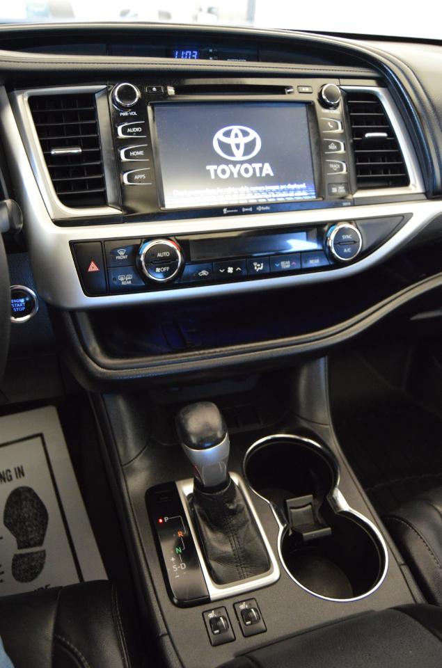Toyota Highlander SE FWD V6 2017