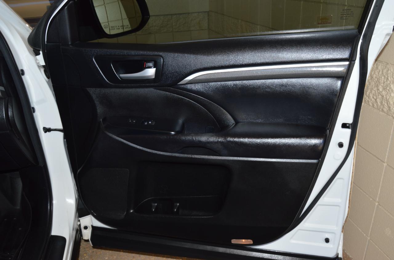 Toyota Highlander SE FWD V6 2017