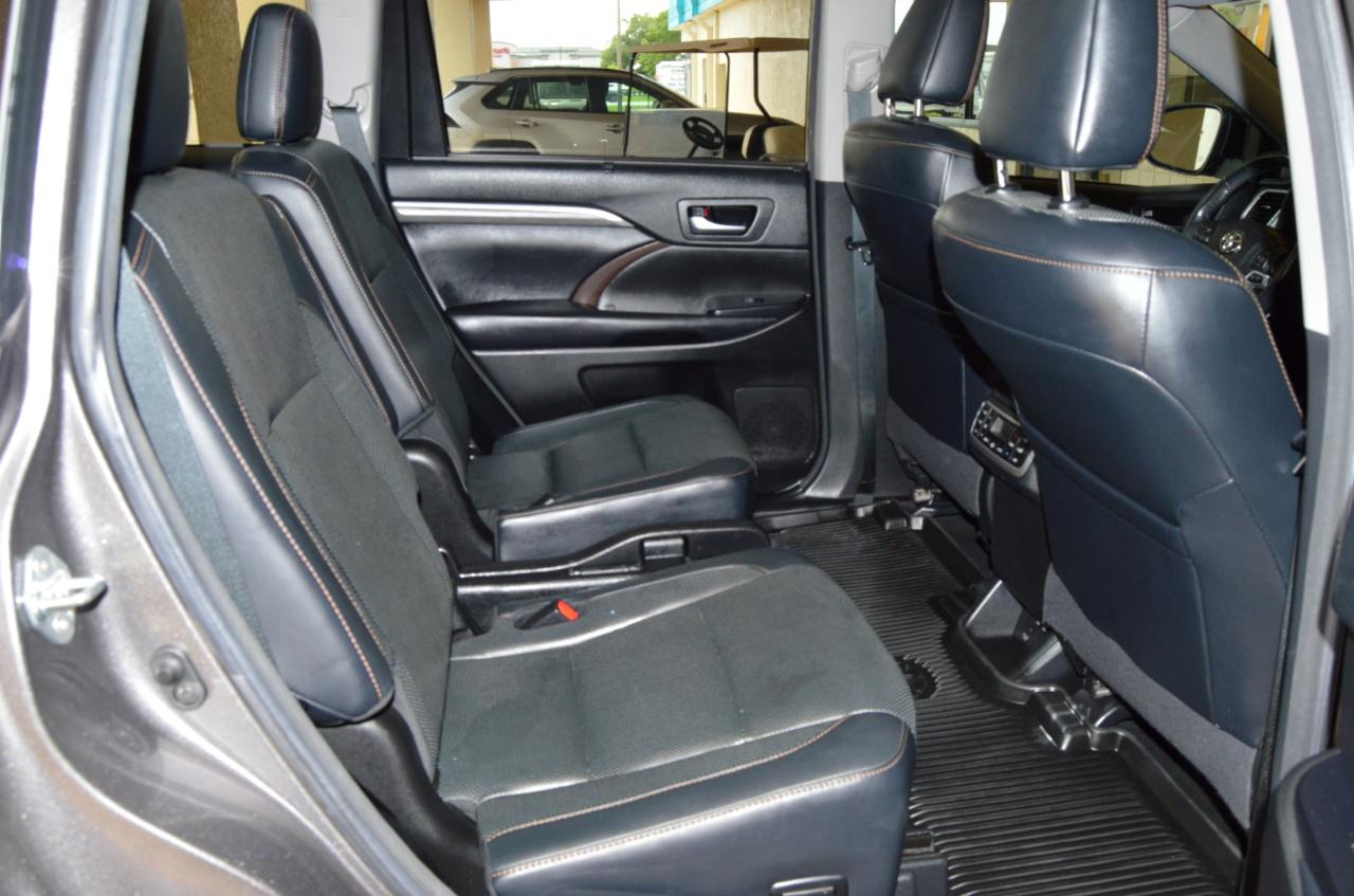 Toyota Highlander Limited Platinum FWD V6 2018