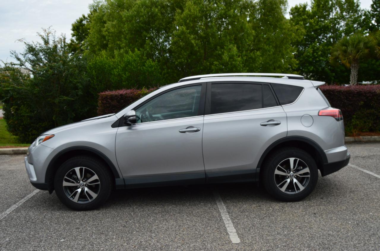 Toyota RAV4 XLE FWD 2016