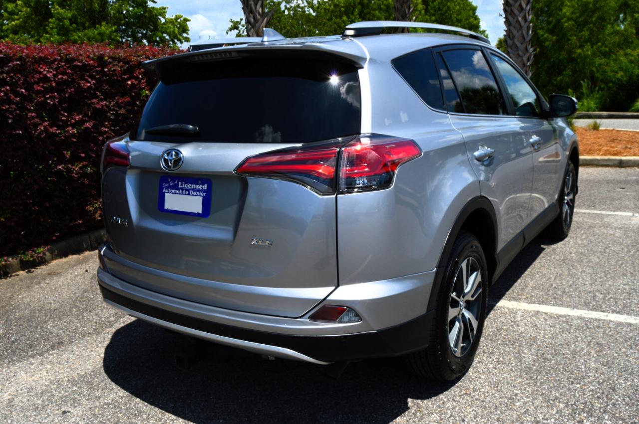 Toyota RAV4 XLE FWD 2016