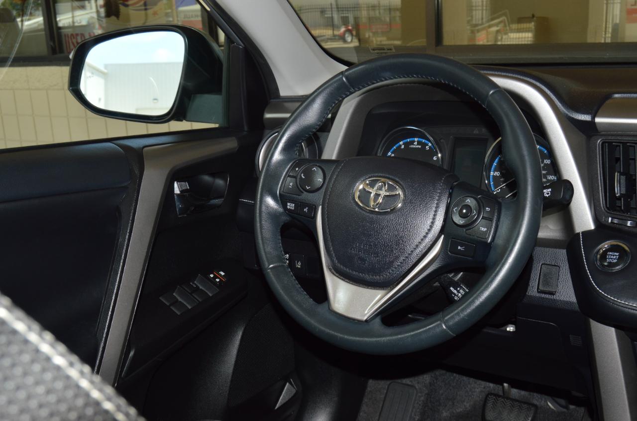 Toyota RAV4 XLE FWD 2016