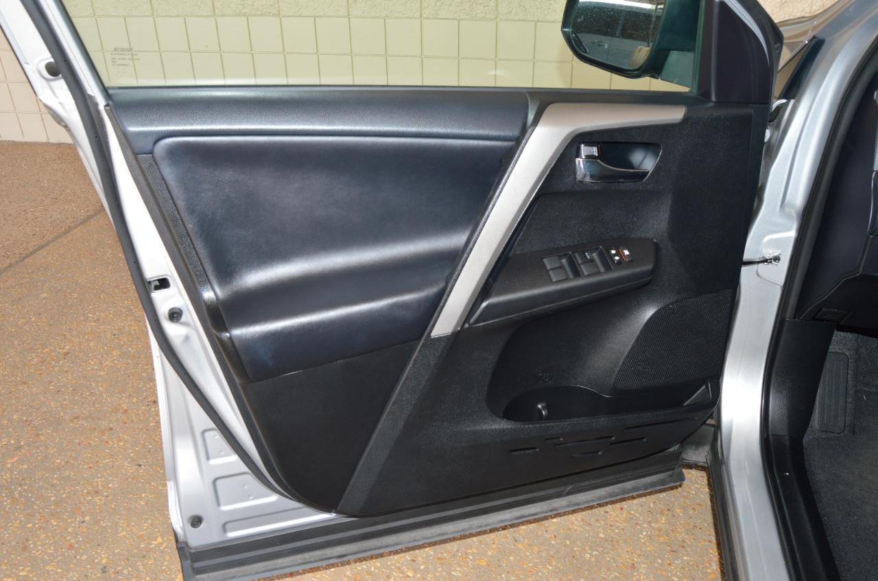 Toyota RAV4 XLE FWD 2016