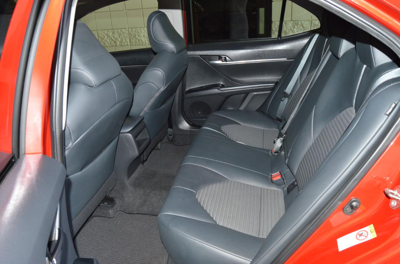 Toyota Camry SE 2019