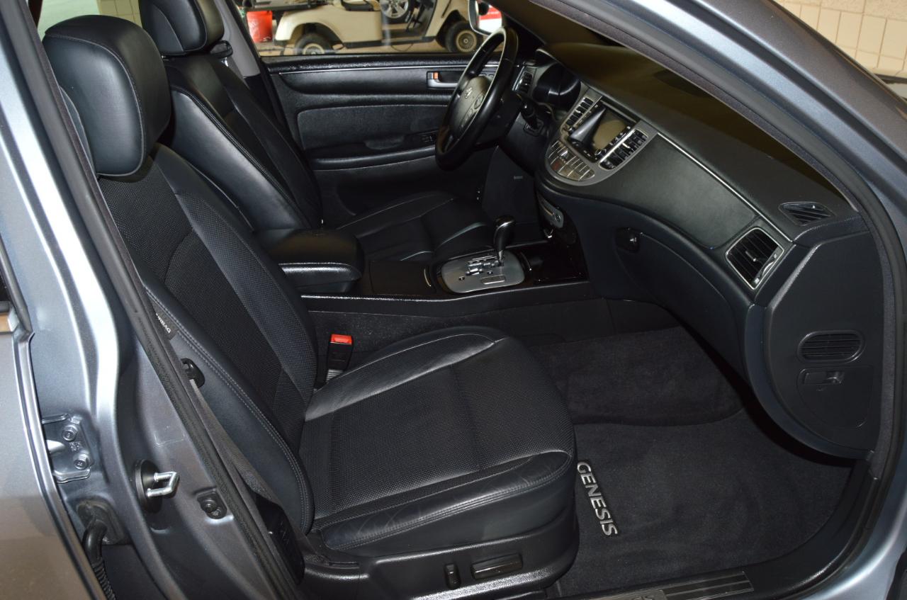 Hyundai Genesis 3.8L 2013