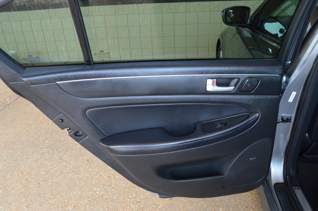 Hyundai Genesis 3.8L 2013