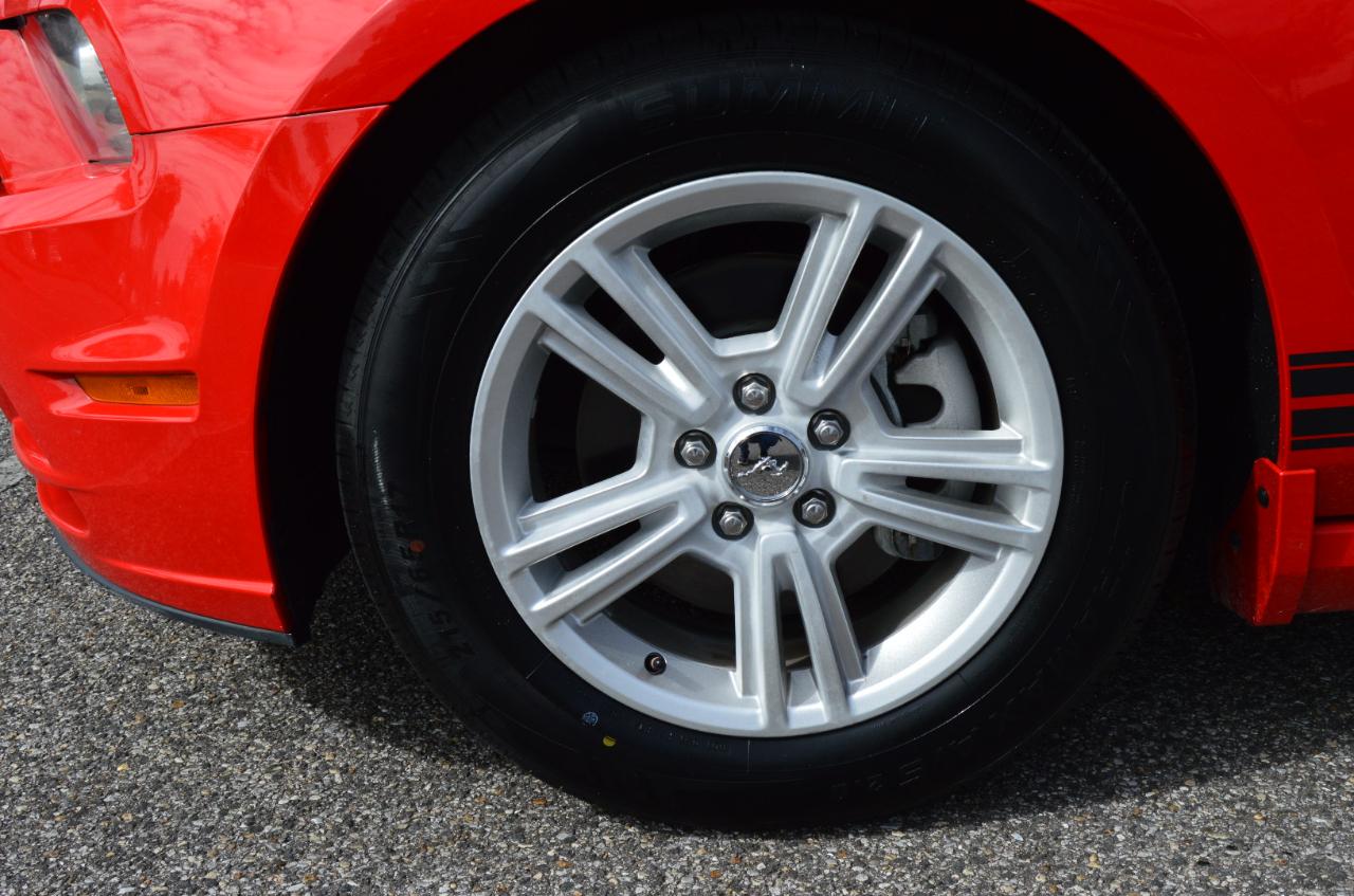 Ford Mustang V6 Coupe 2013
