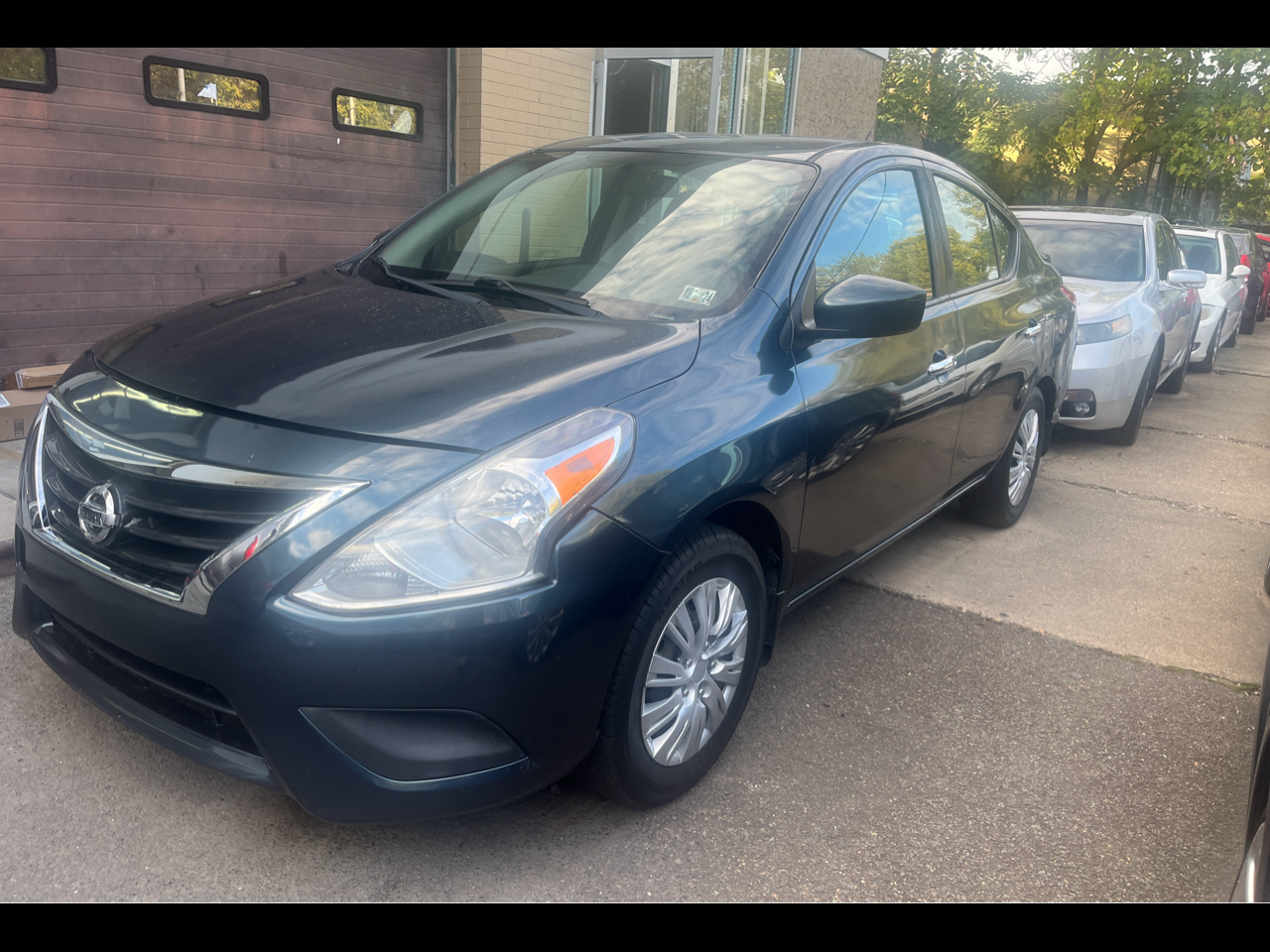 Nissan Versa Sedan SV CVT 2017