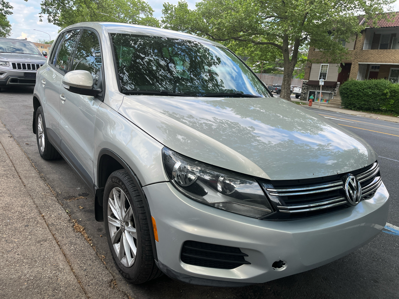 2014 Volkswagen Tiguan SE's photo
