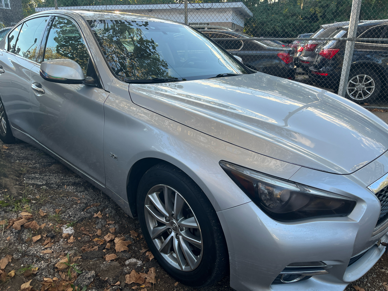 2017 Infiniti Q50 3.0t Premium photo 3