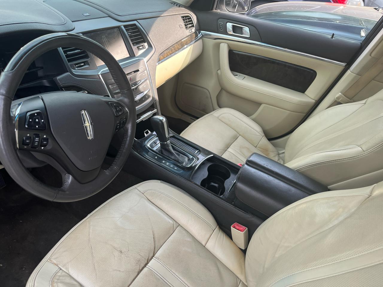 Lincoln MKS 4dr Sdn 3.7L FWD 2015