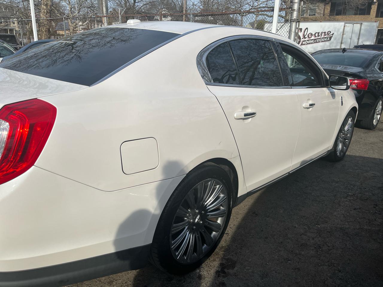 Lincoln MKS 4dr Sdn 3.7L FWD 2015