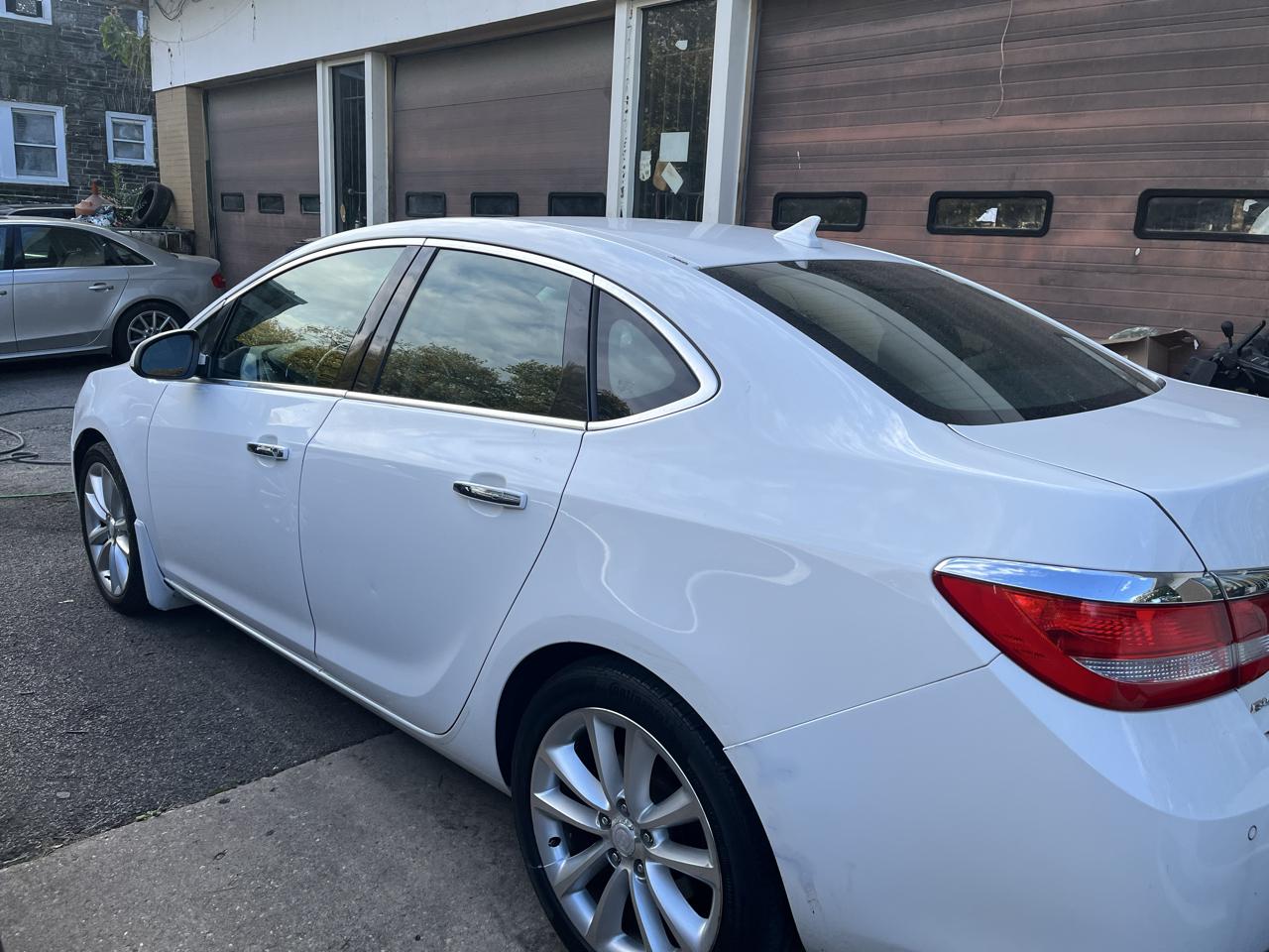 Buick Verano 4dr Sdn Leather Group 2014