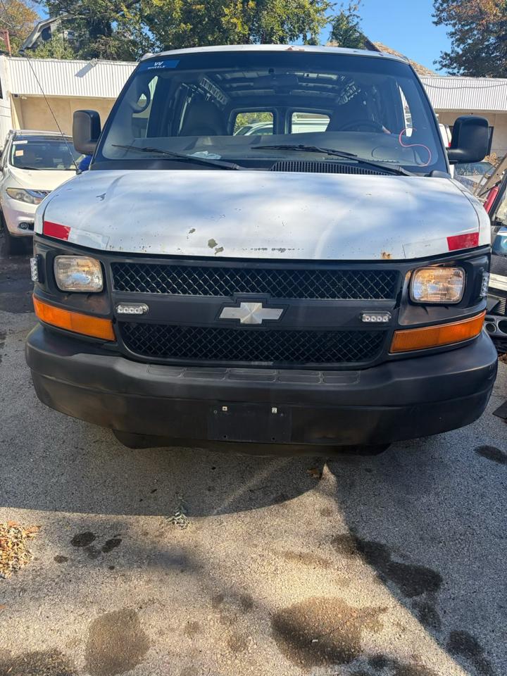 Chevrolet Express Cargo Van RWD 2500 135" 2009
