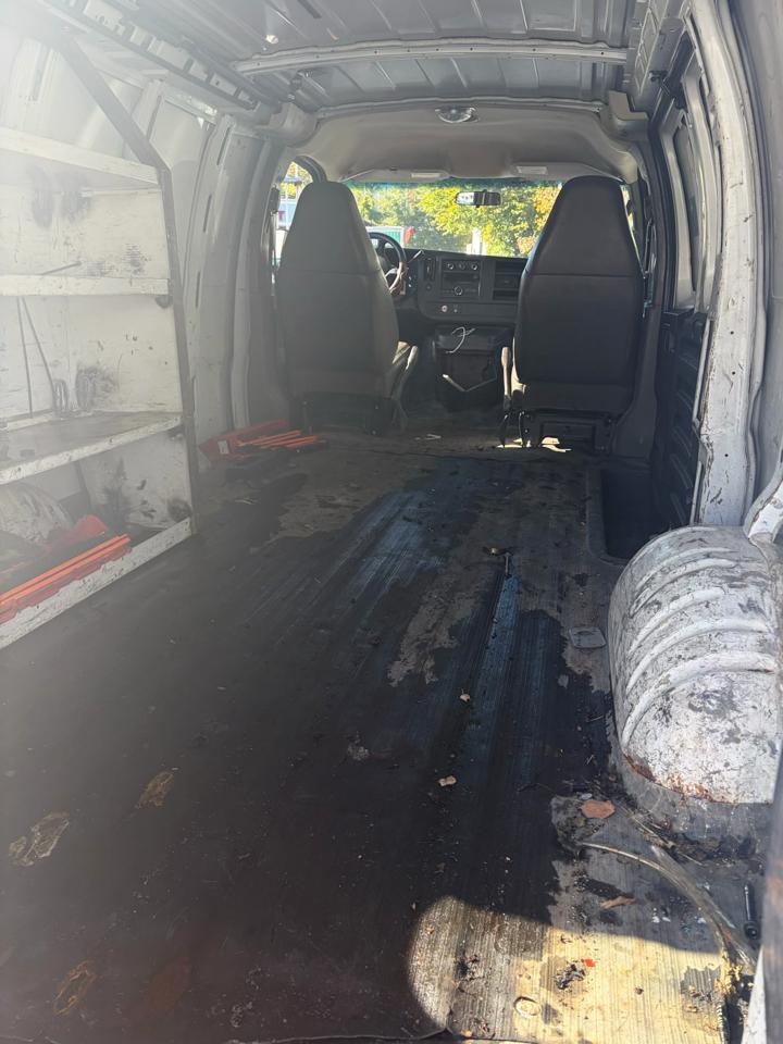Chevrolet Express Cargo Van RWD 2500 135" 2009