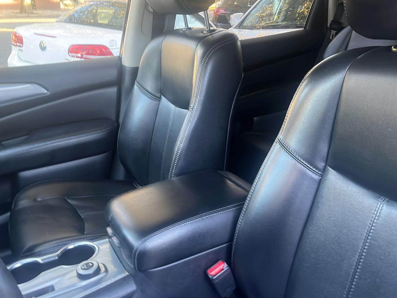 Nissan Pathfinder 4x4 SL 2017