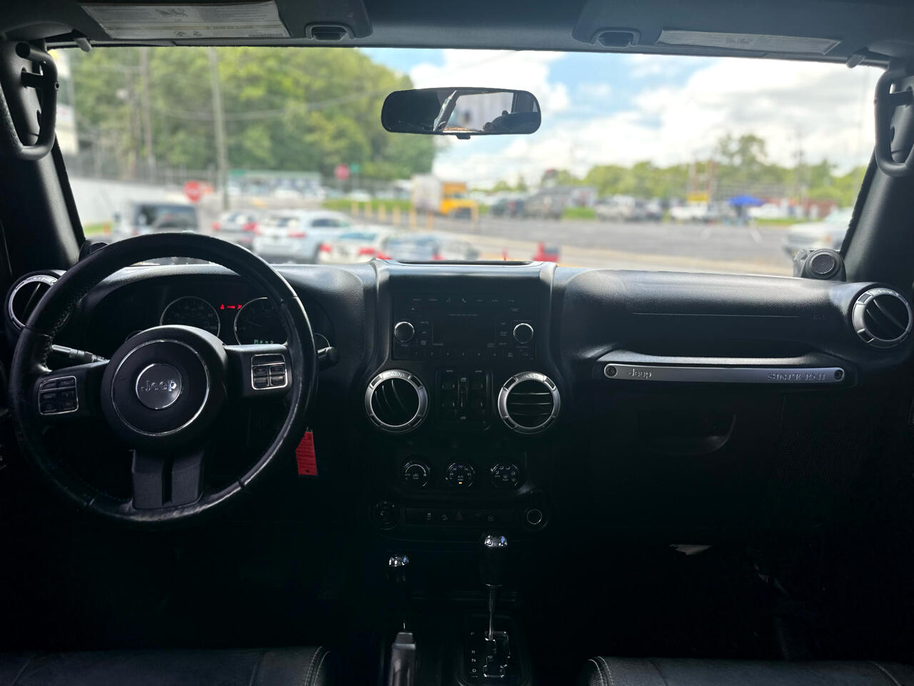 Jeep Wrangler Unlimited Sahara 4WD 2012 Jeep Wrangler Unlimited Sahara 4WD 2012