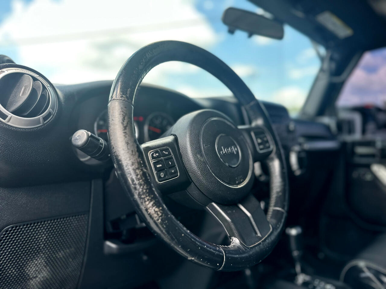 Jeep Wrangler Unlimited Sahara 4WD 2012 Jeep Wrangler Unlimited Sahara 4WD 2012