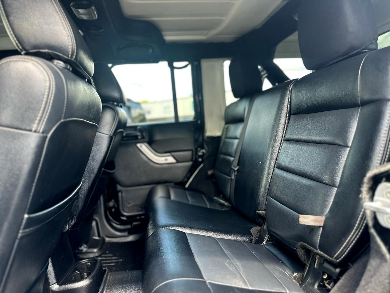 Jeep Wrangler Unlimited Sahara 4WD 2012 Jeep Wrangler Unlimited Sahara 4WD 2012