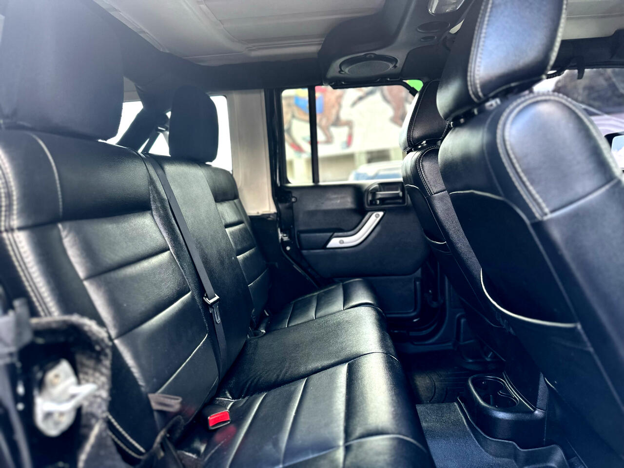 Jeep Wrangler Unlimited Sahara 4WD 2012 Jeep Wrangler Unlimited Sahara 4WD 2012