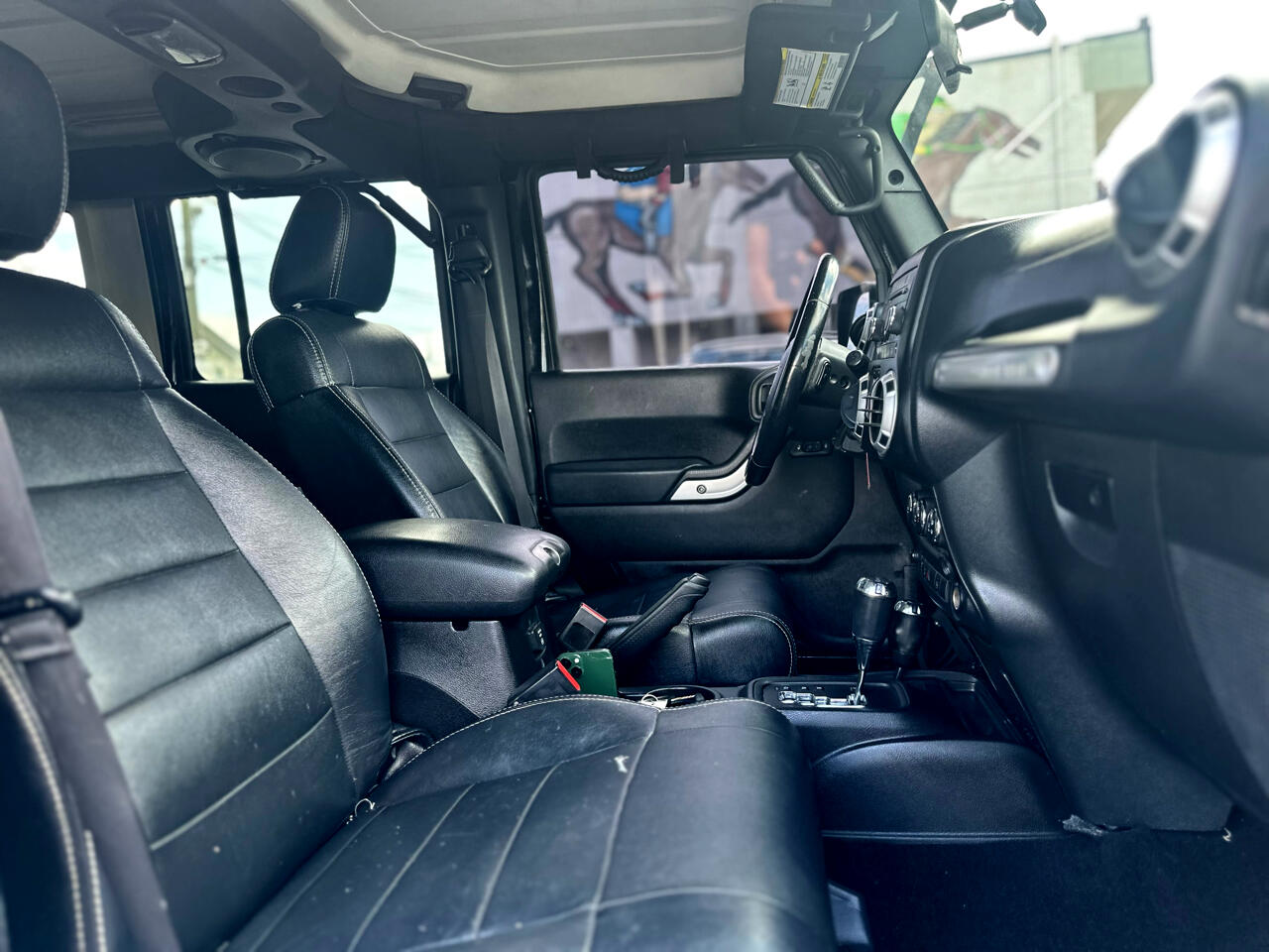 Jeep Wrangler Unlimited Sahara 4WD 2012 Jeep Wrangler Unlimited Sahara 4WD 2012