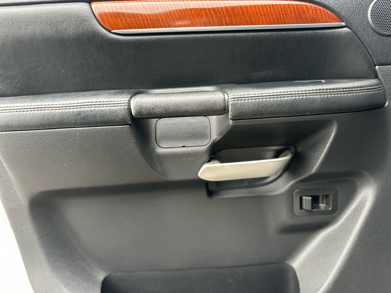 Infiniti QX56 RWD 2008