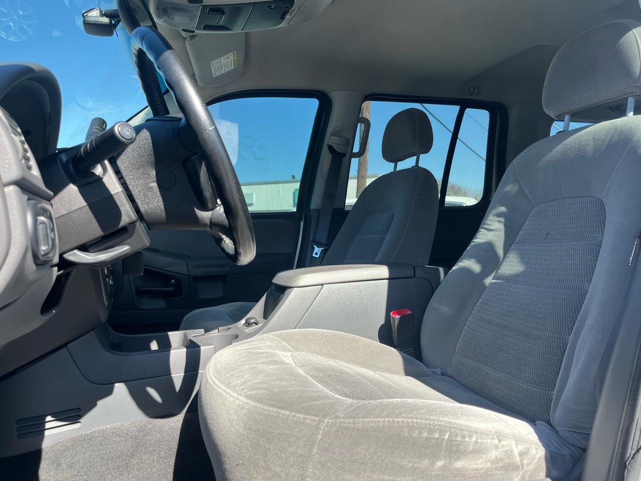 Ford Explorer XLT 4.0L 2WD 2005