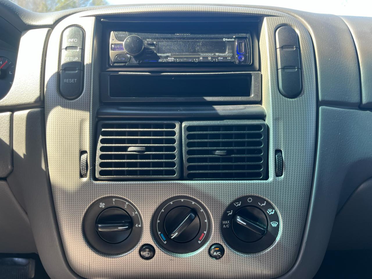 Ford Explorer XLT 4.0L 2WD 2005