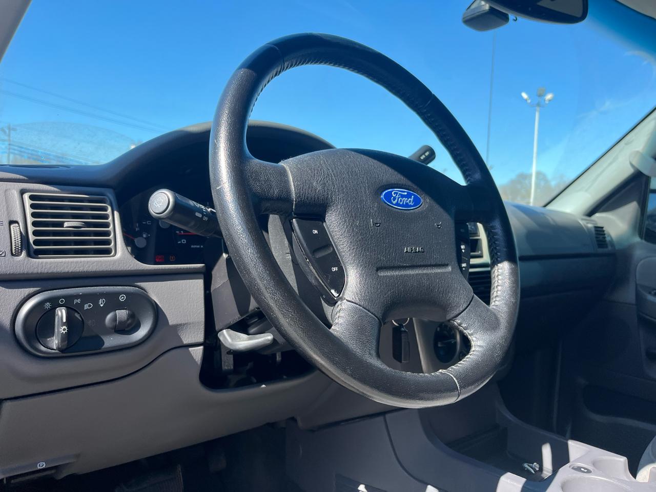 Ford Explorer XLT 4.0L 2WD 2005