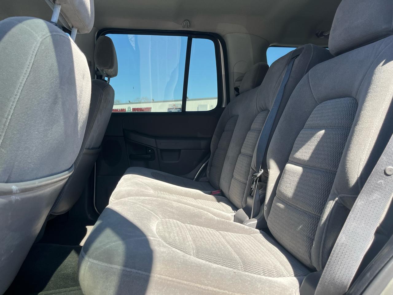 Ford Explorer XLT 4.0L 2WD 2005