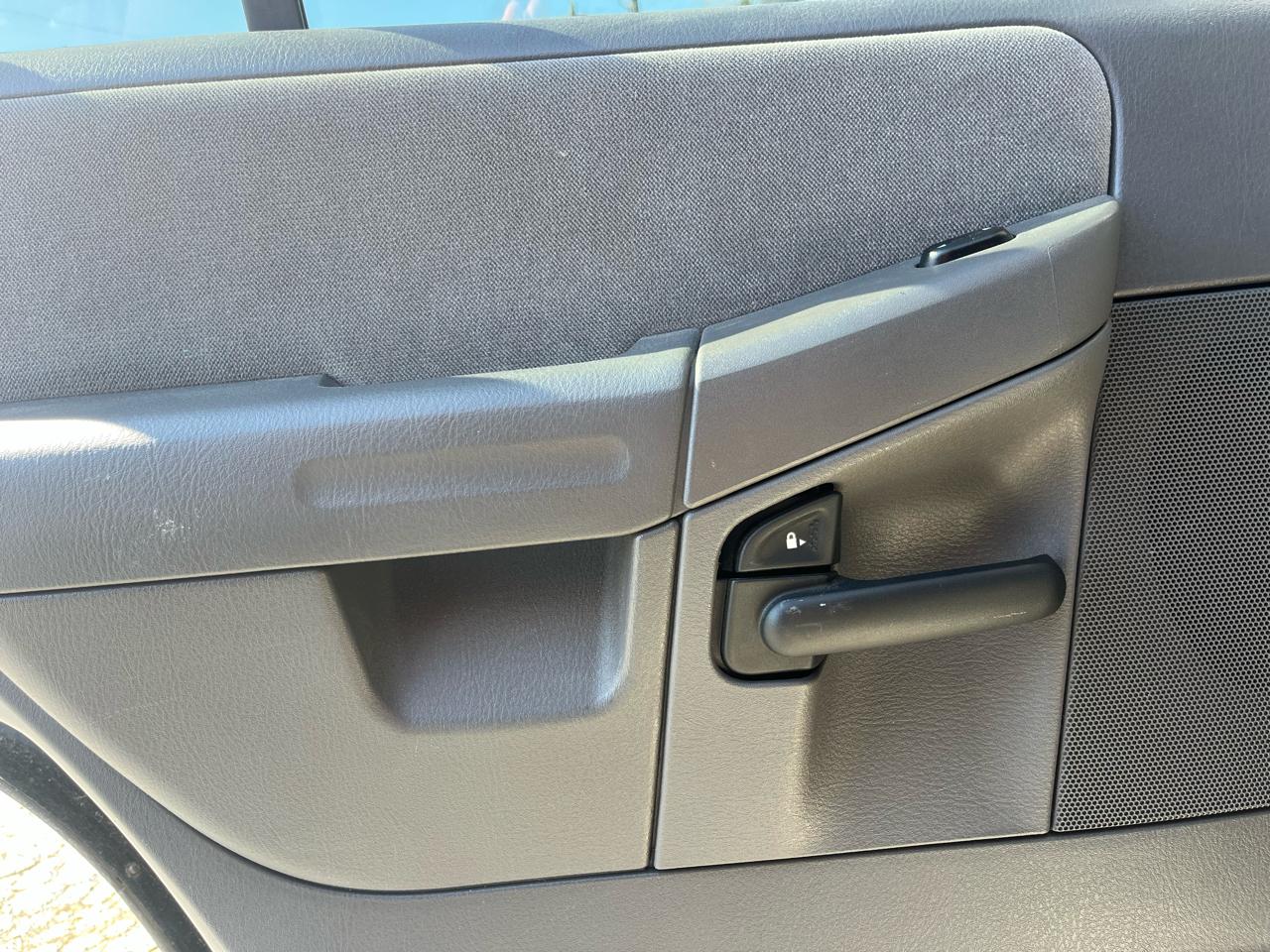 Ford Explorer XLT 4.0L 2WD 2005