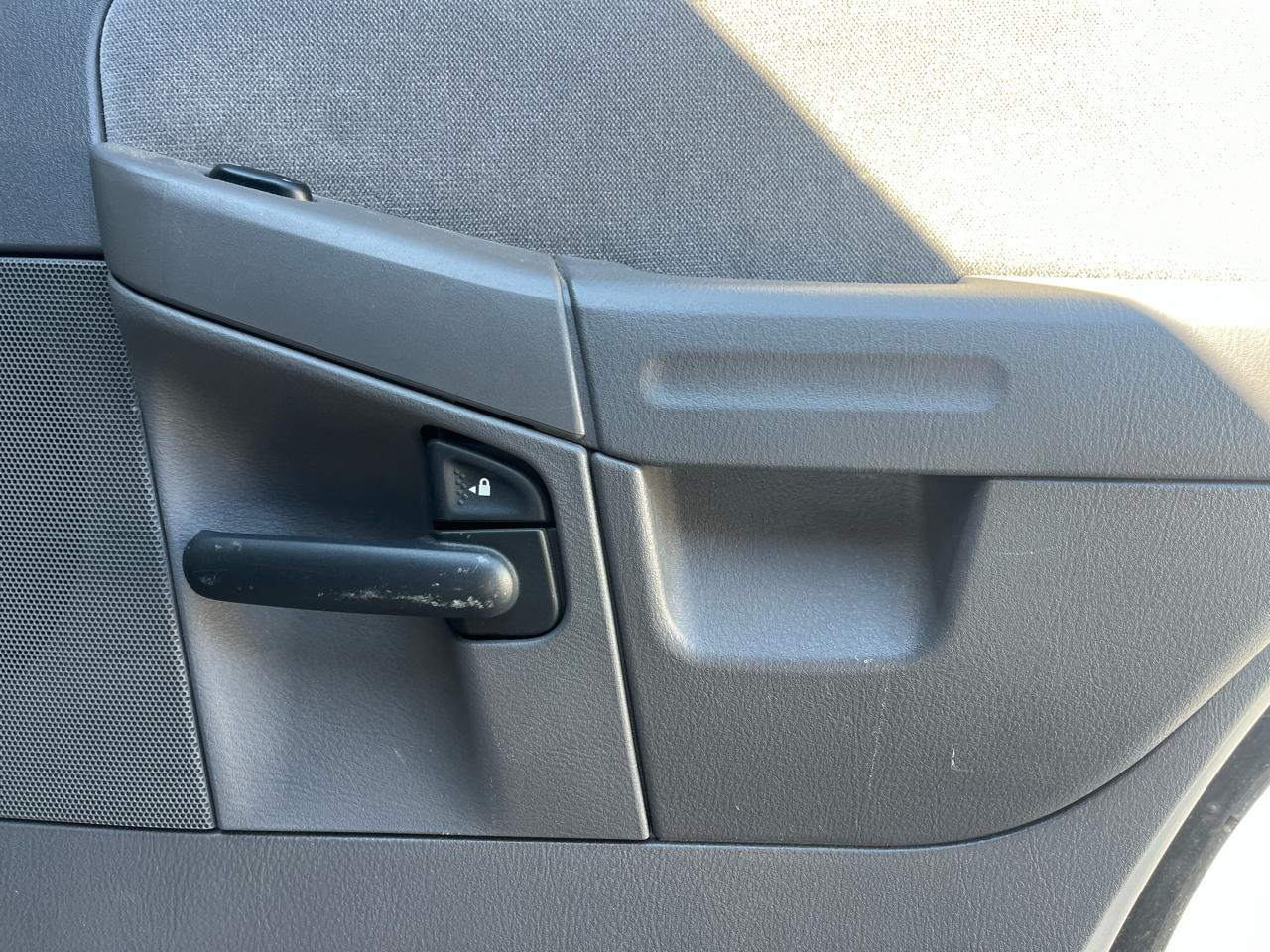 Ford Explorer XLT 4.0L 2WD 2005