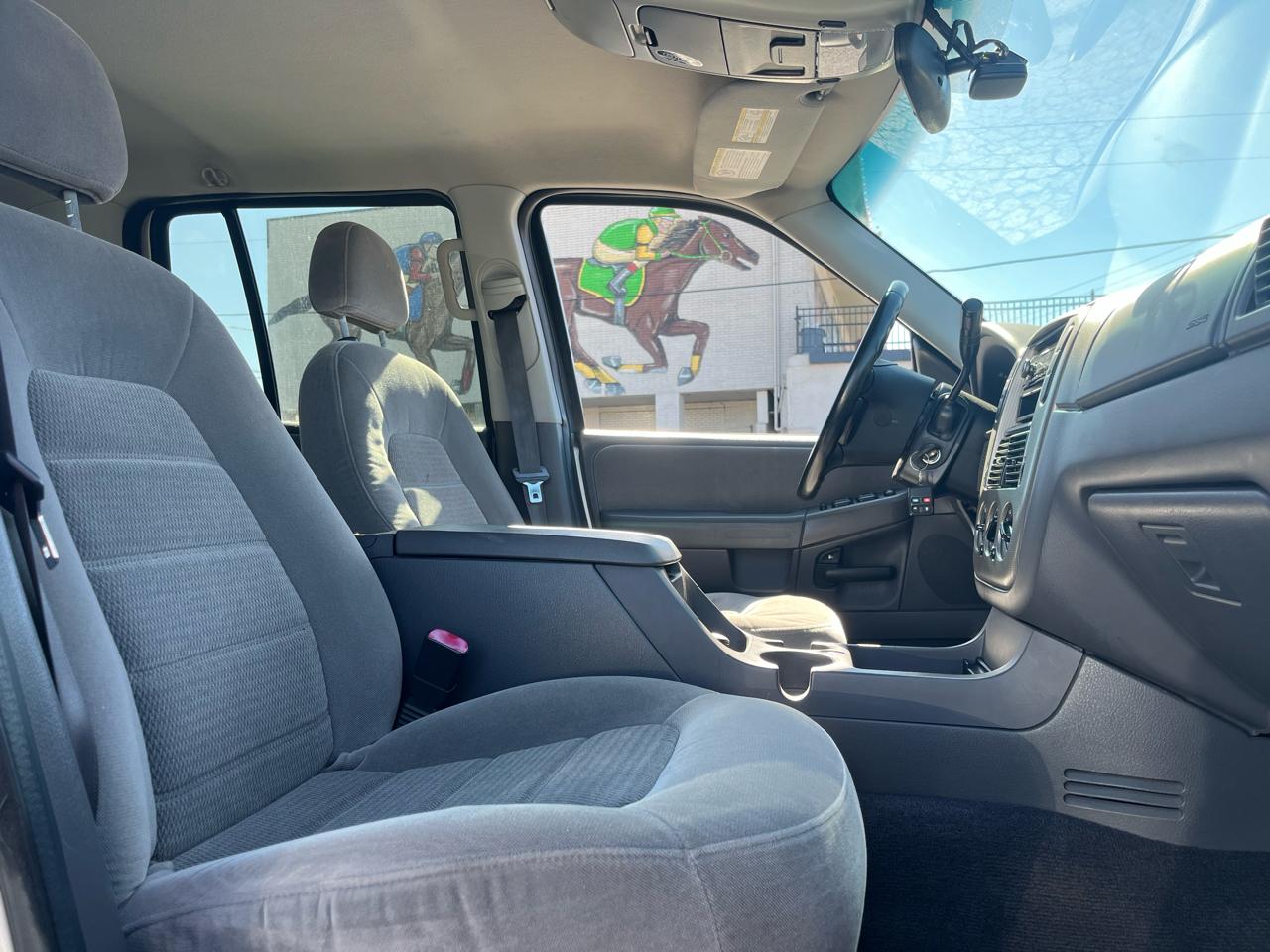 Ford Explorer XLT 4.0L 2WD 2005