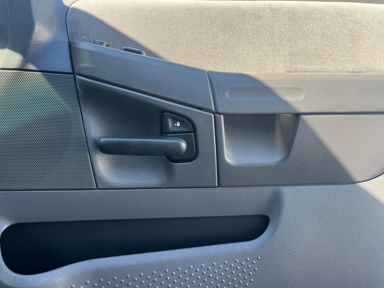 Ford Explorer XLT 4.0L 2WD 2005