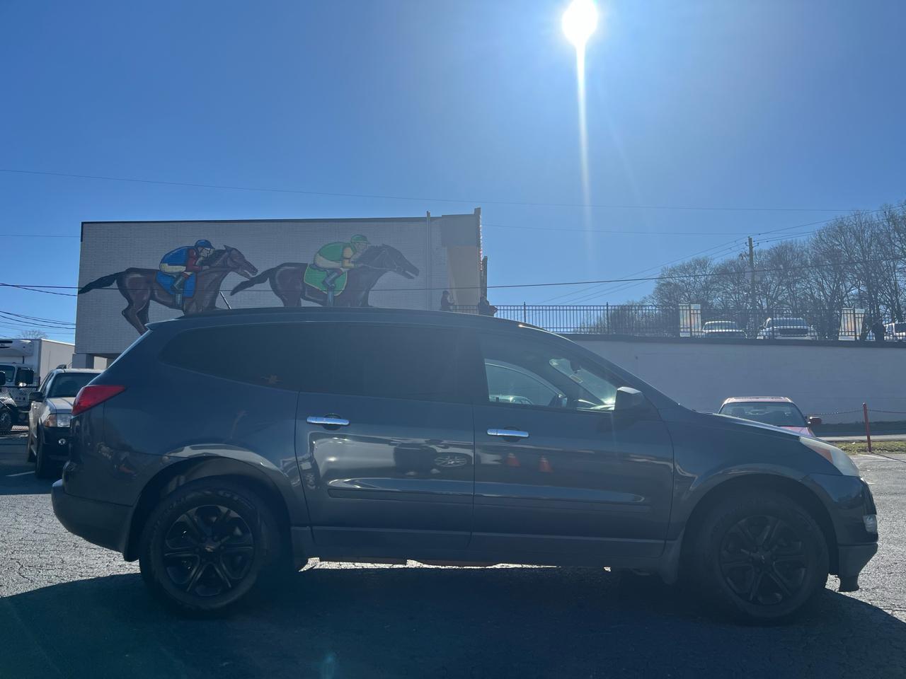 Chevrolet Traverse LS FWD w/PDC 2011