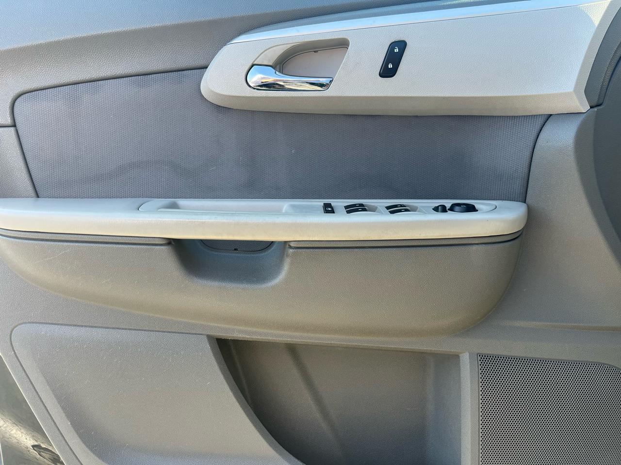 Chevrolet Traverse LS FWD w/PDC 2011