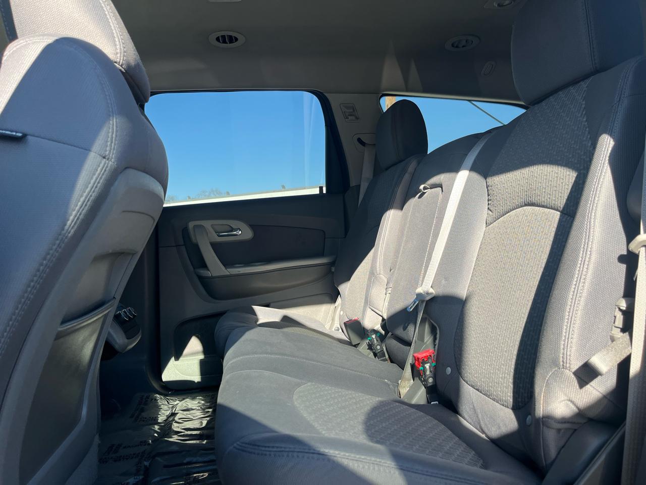 Chevrolet Traverse LS FWD w/PDC 2011