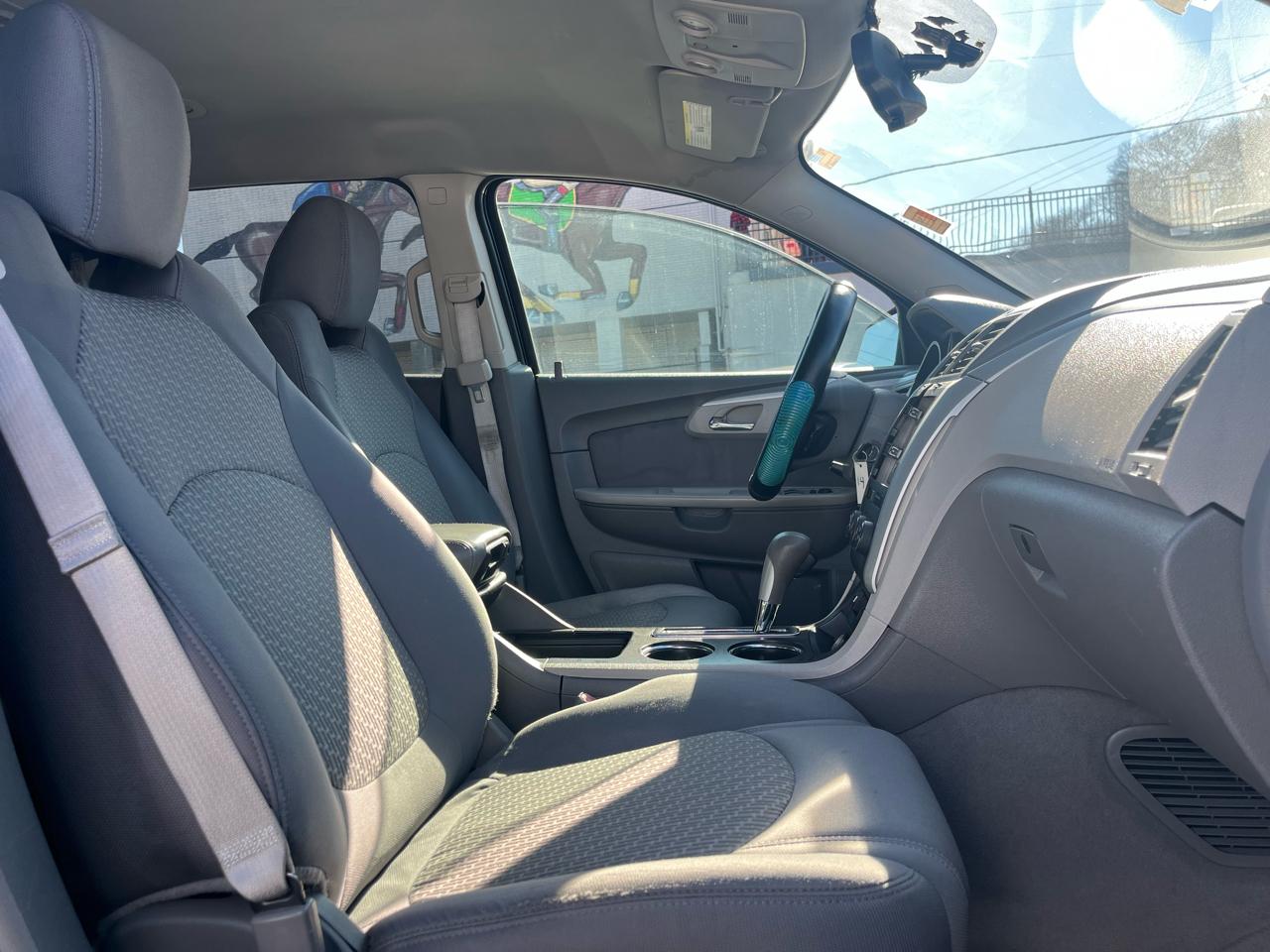 Chevrolet Traverse LS FWD w/PDC 2011