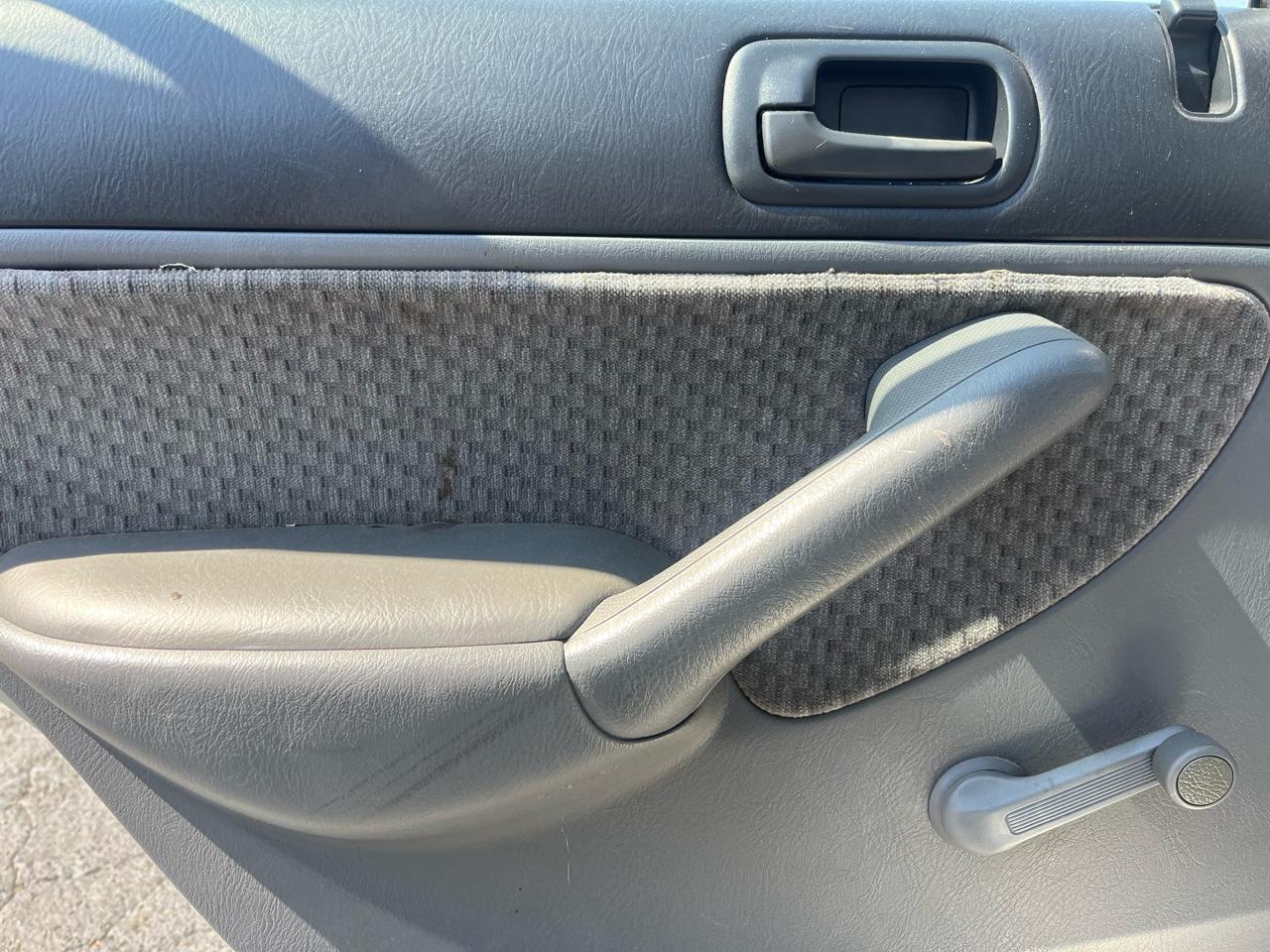 Honda Civic DX Sedan 4-spd AT 2003