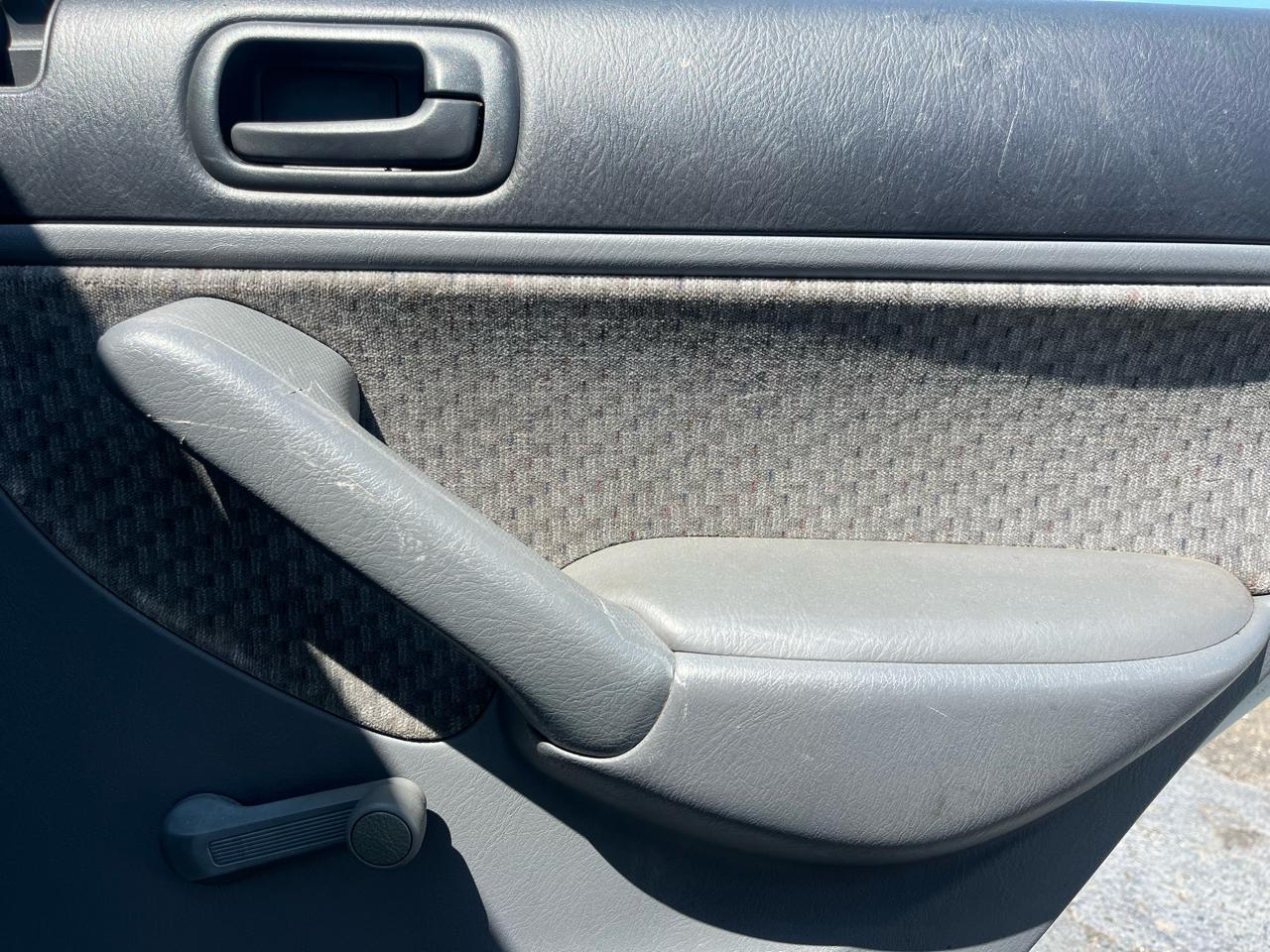 Honda Civic DX Sedan 4-spd AT 2003