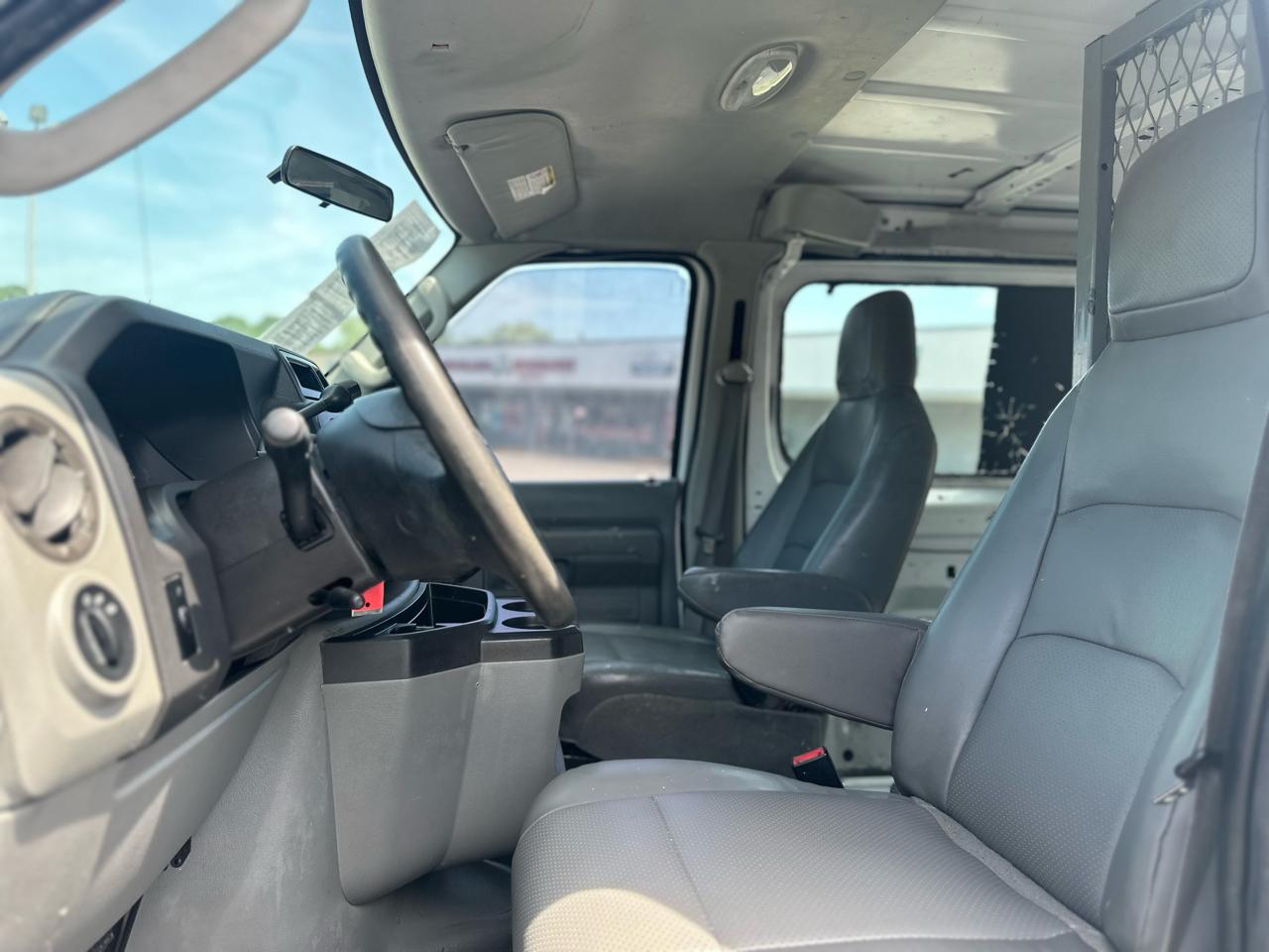 Ford Econoline E-350 Super Duty 2010