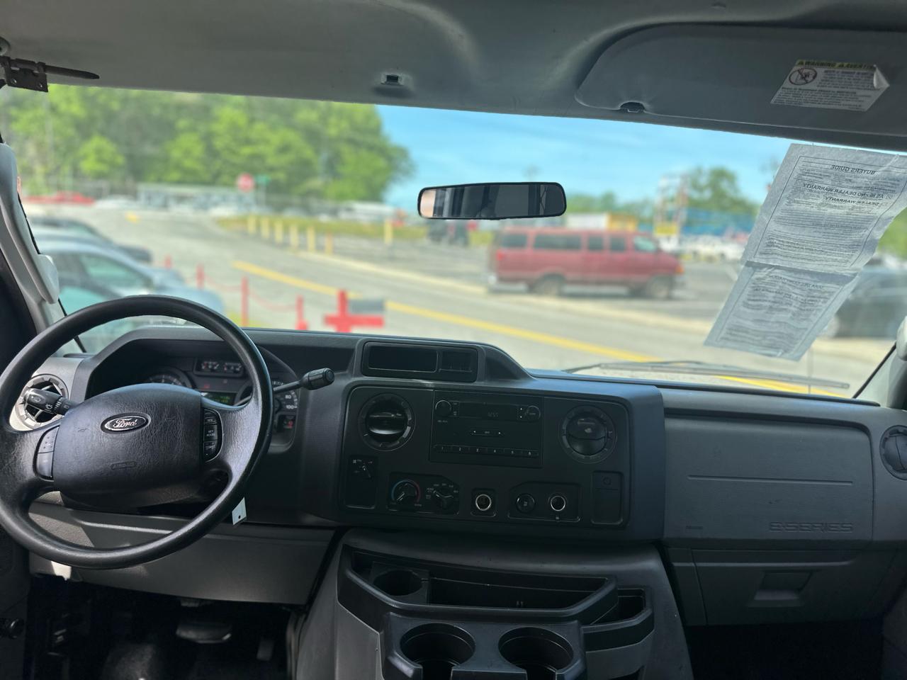 Ford Econoline E-350 Super Duty 2010